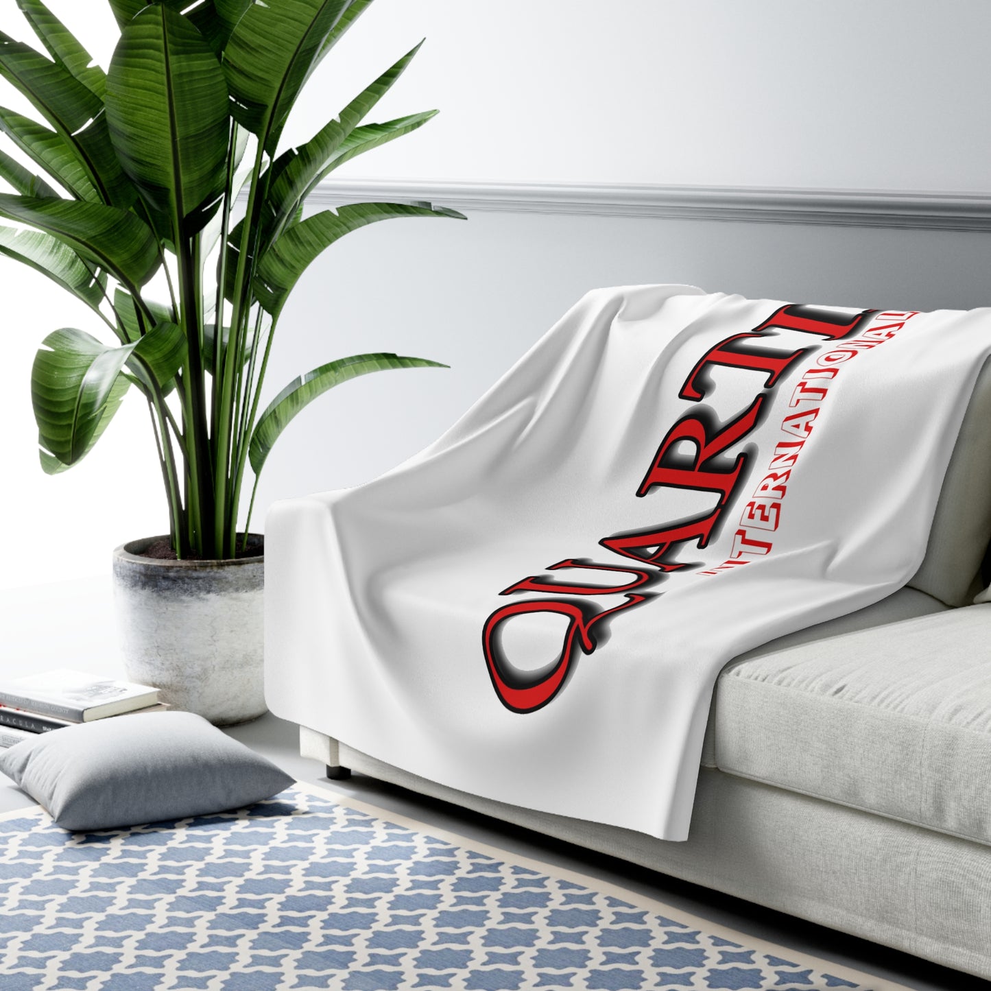 The INTERNATIONAL STAY Sherpa Blanket